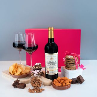 Red Wine Lover's Gourmet Food & Wine Hamper